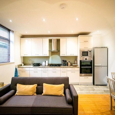 Stay With Serena Homes , One Bedroom Apartment Purley Bagian luar foto
