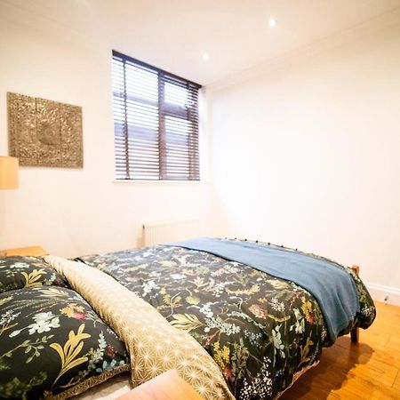 Stay With Serena Homes , One Bedroom Apartment Purley Bagian luar foto