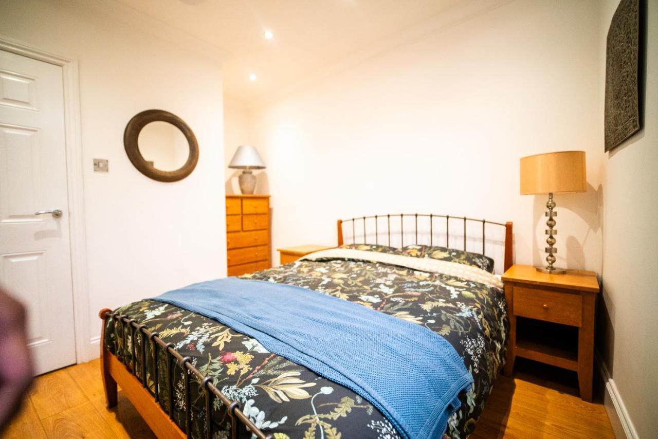 Stay With Serena Homes , One Bedroom Apartment Purley Bagian luar foto