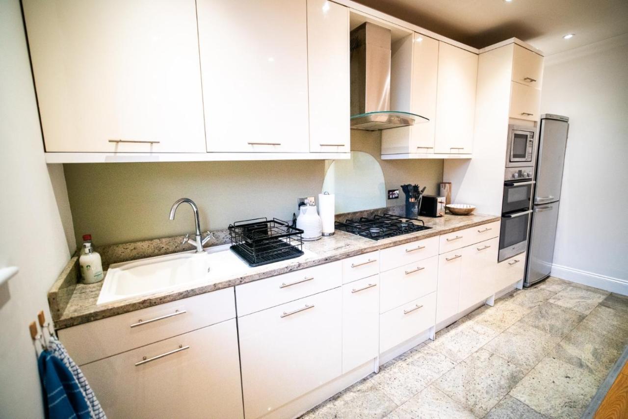 Stay With Serena Homes , One Bedroom Apartment Purley Bagian luar foto