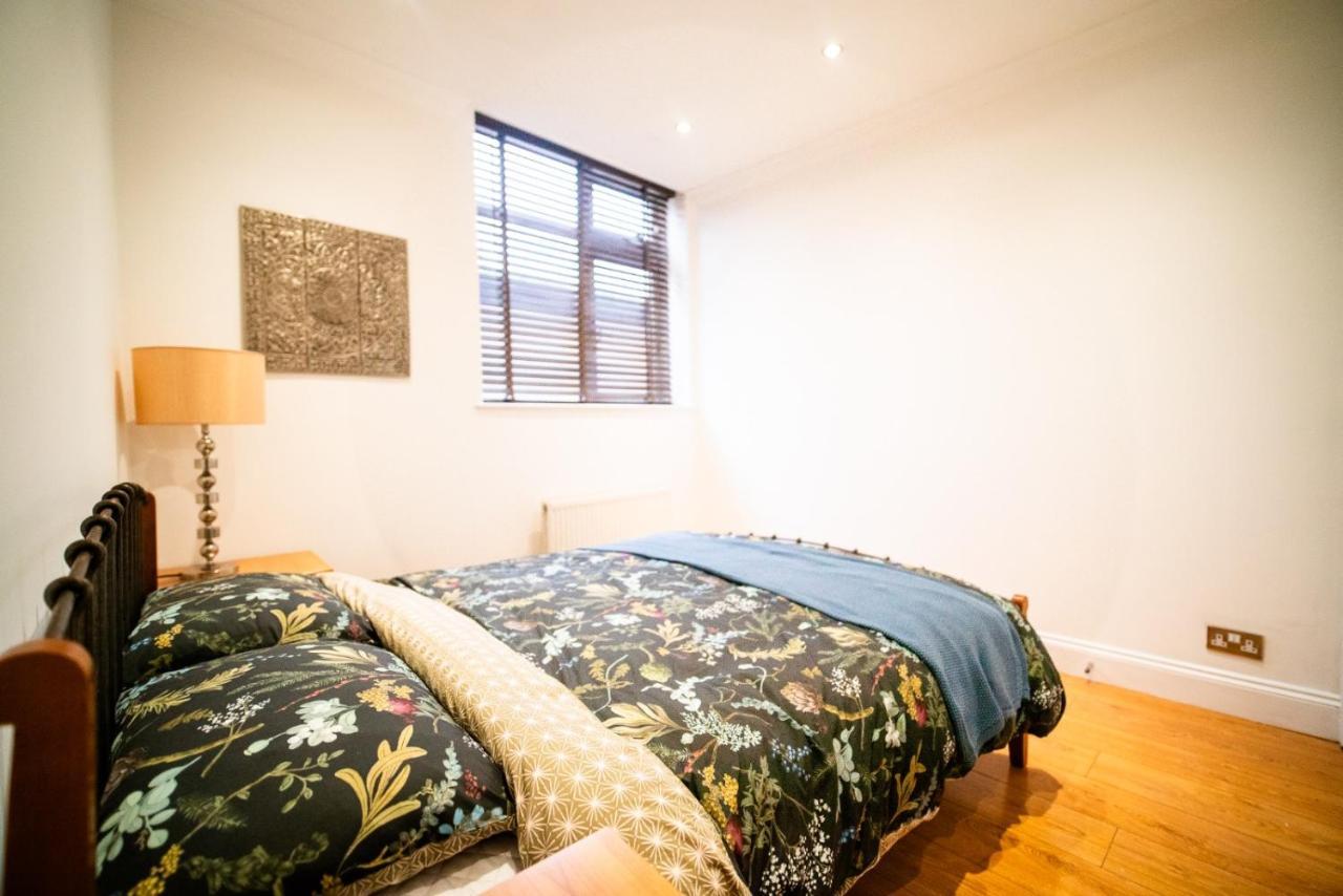 Stay With Serena Homes , One Bedroom Apartment Purley Bagian luar foto
