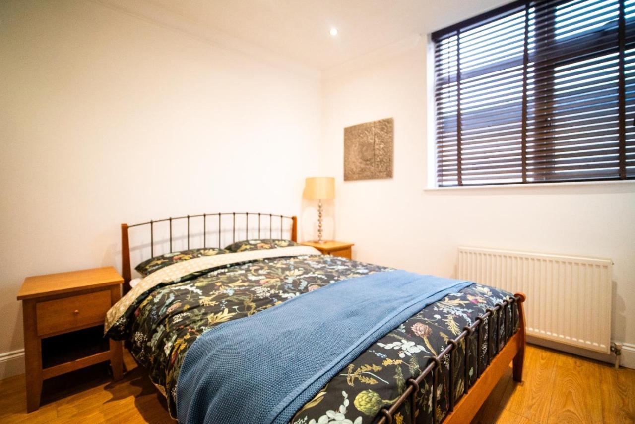 Stay With Serena Homes , One Bedroom Apartment Purley Bagian luar foto