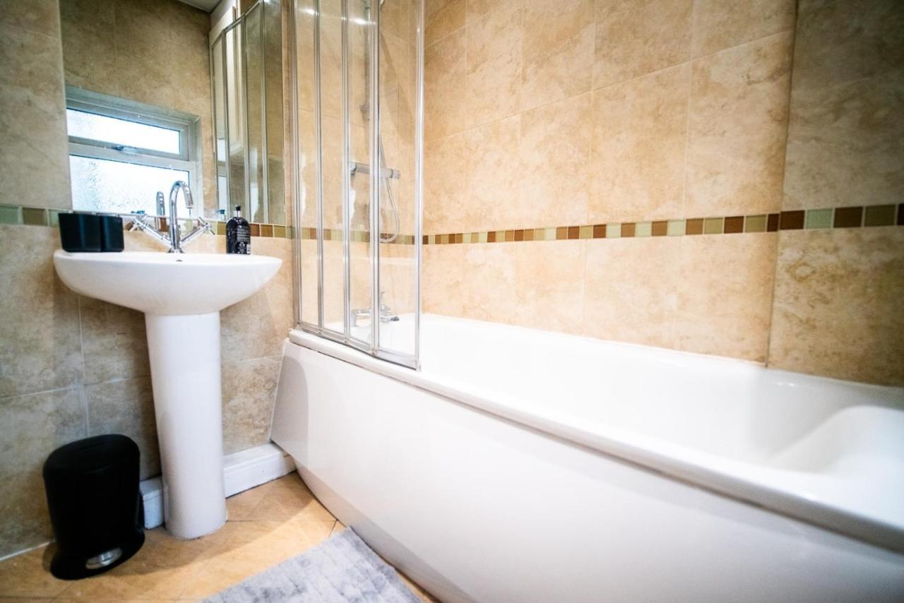 Stay With Serena Homes , One Bedroom Apartment Purley Bagian luar foto