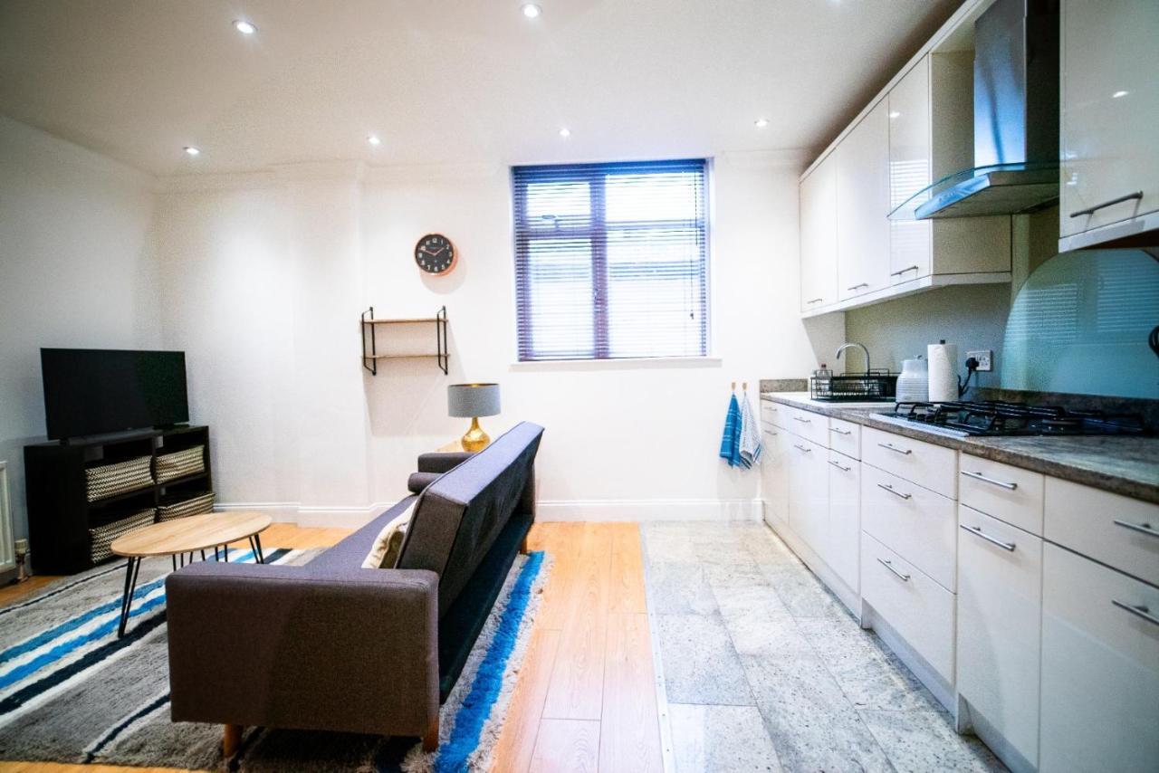 Stay With Serena Homes , One Bedroom Apartment Purley Bagian luar foto